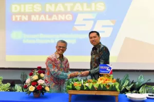 Ketua P2PUTN Malang, Ir. Kartiko Ardi Widodo, MT., dan Rektor ITN Malang, Awan Uji Krismanto ST, MT, Ph.D., semakin bersinergi di Dies Natalis ke-55 ITN Malang