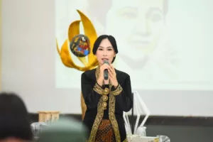 Ketua Rukun Ibu ITN Malang, Ratih Cahya Ratri Pribadi, SP., MP., mengajak anggota Rukun Ibu bangga terhadap diri sendiri.