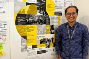 M. Nelza Mulki Iqbal, ST., M.Sc., Dosen Arsitektur S-1, ITN Malang, bersama karyanya sebagai pemenang penghargaan Architecture Research Poster Competition 2024 di University of Sheffield, Inggris